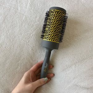 Drybar round brush